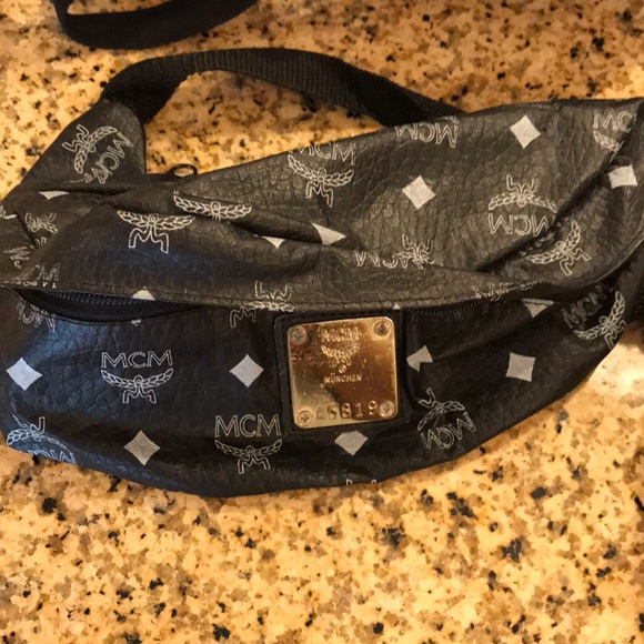 black mcm fanny pack